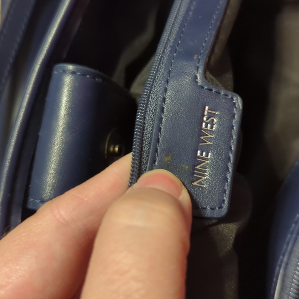 Blue Nine West bag purse tote with Id card hang tag - Picture 6 of 6